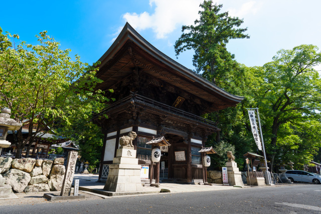 日牟禮八幡宮①　楼門