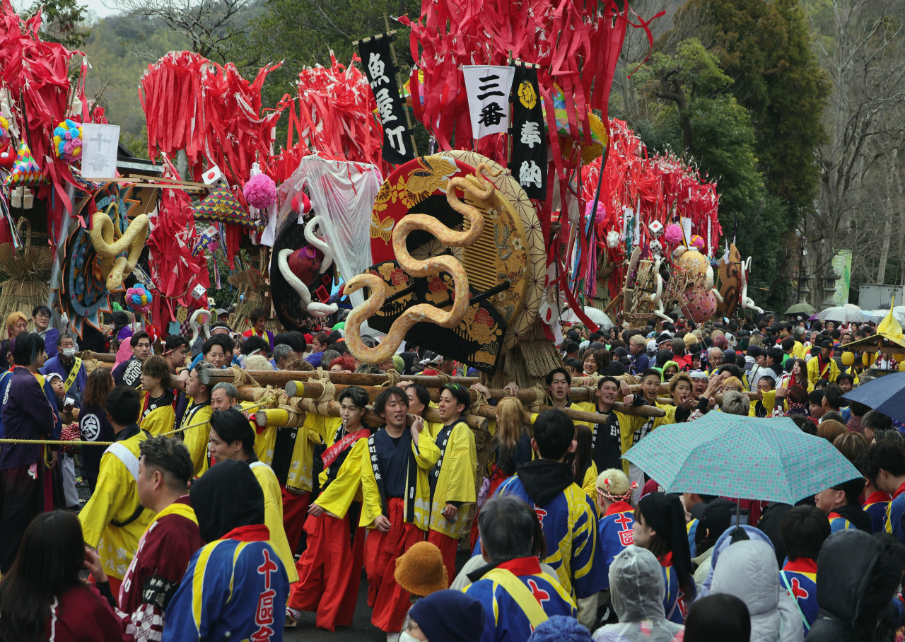 安土城築城450年記念"信長公ゆかりの名城と左義長を巡る特別体験ツアー”